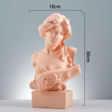 Taille statue femme rose