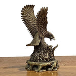 statue aigle qui chasse un serpent