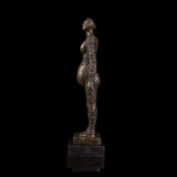 Statue femme moderne