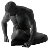 Statue Homme Paresseux Assis