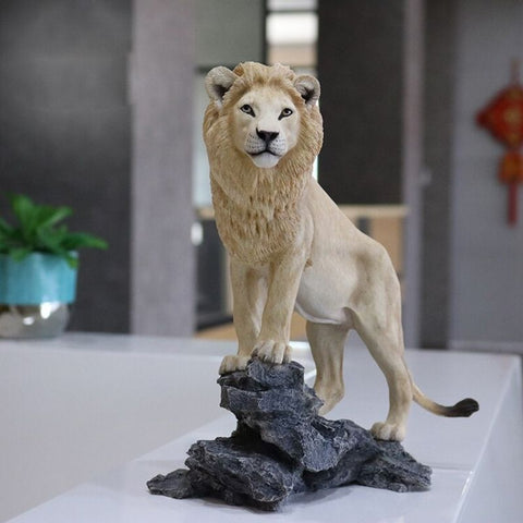 Statue de lion blanc