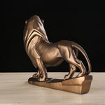 statue de lion marron brillant